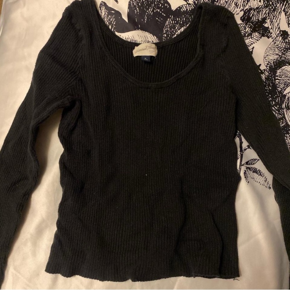 black ribbed long sleeve sweater